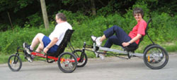 Recumbent trikes with tandem couplers